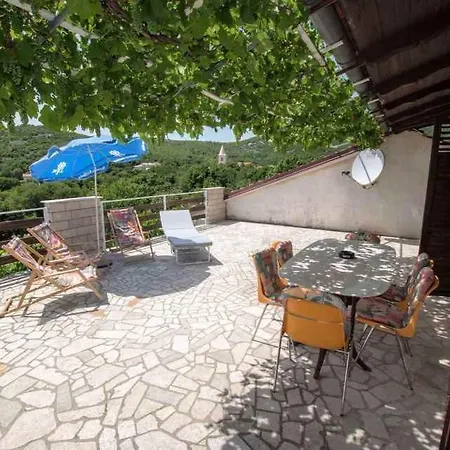 In Ledenice, Novi Vinodolski 40868 Διαμέρισμα