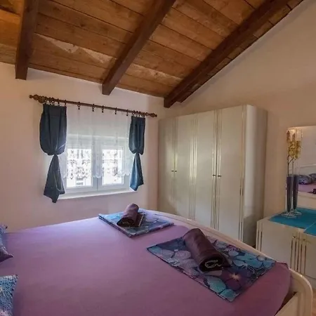 In Ledenice, Novi Vinodolski 40868 Διαμέρισμα