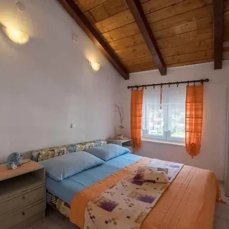 Apartman In Ledenice, Novi Vinodolski 40868 *
