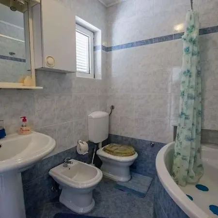 Apartman In Ledenice, Novi Vinodolski 40868 *